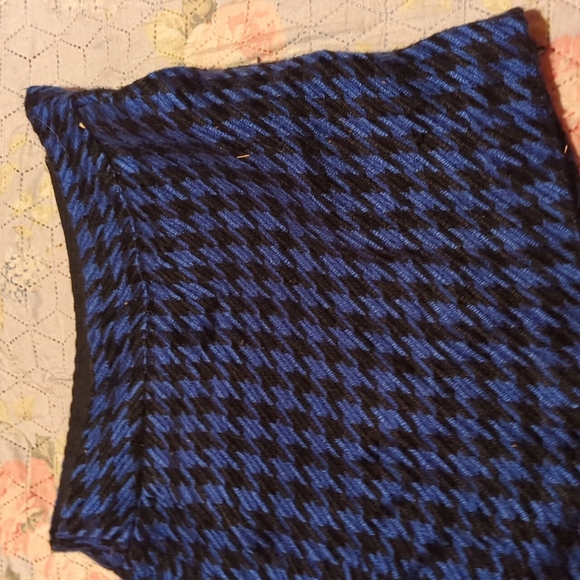 Black and blue skirt - Picture 1 of 1